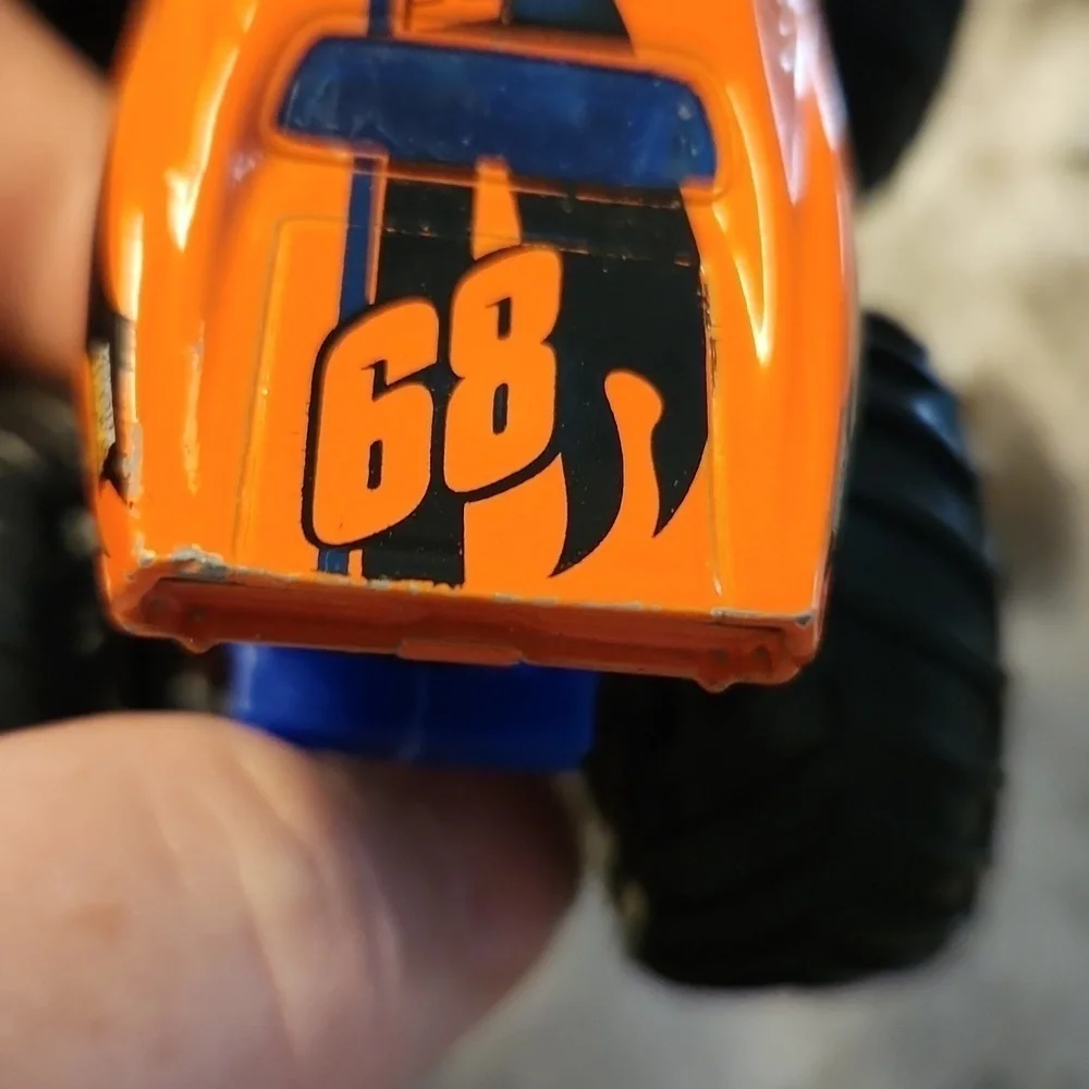 Hot Wheels Monster Jam `68 Dodge Challenger MONSTER TRUCK MATTEL 1/64 Diecast